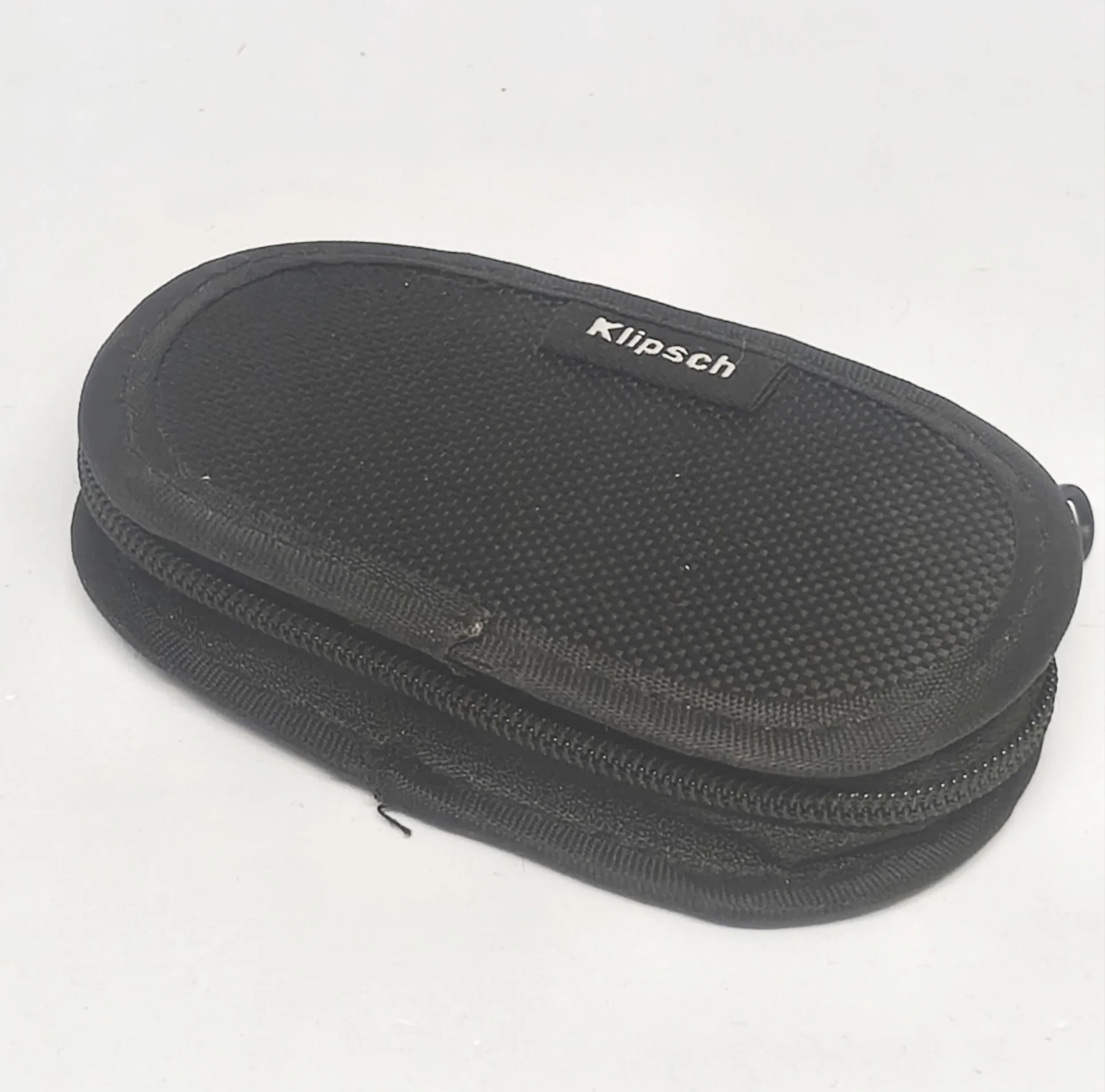 Чехол Klipsch для наушников, мундштуков и мелочей - миниатюра 2