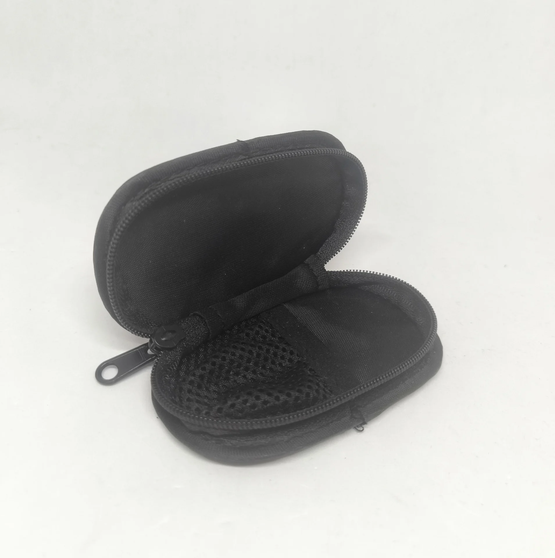 Чехол Klipsch для наушников, мундштуков и мелочей - миниатюра 7
