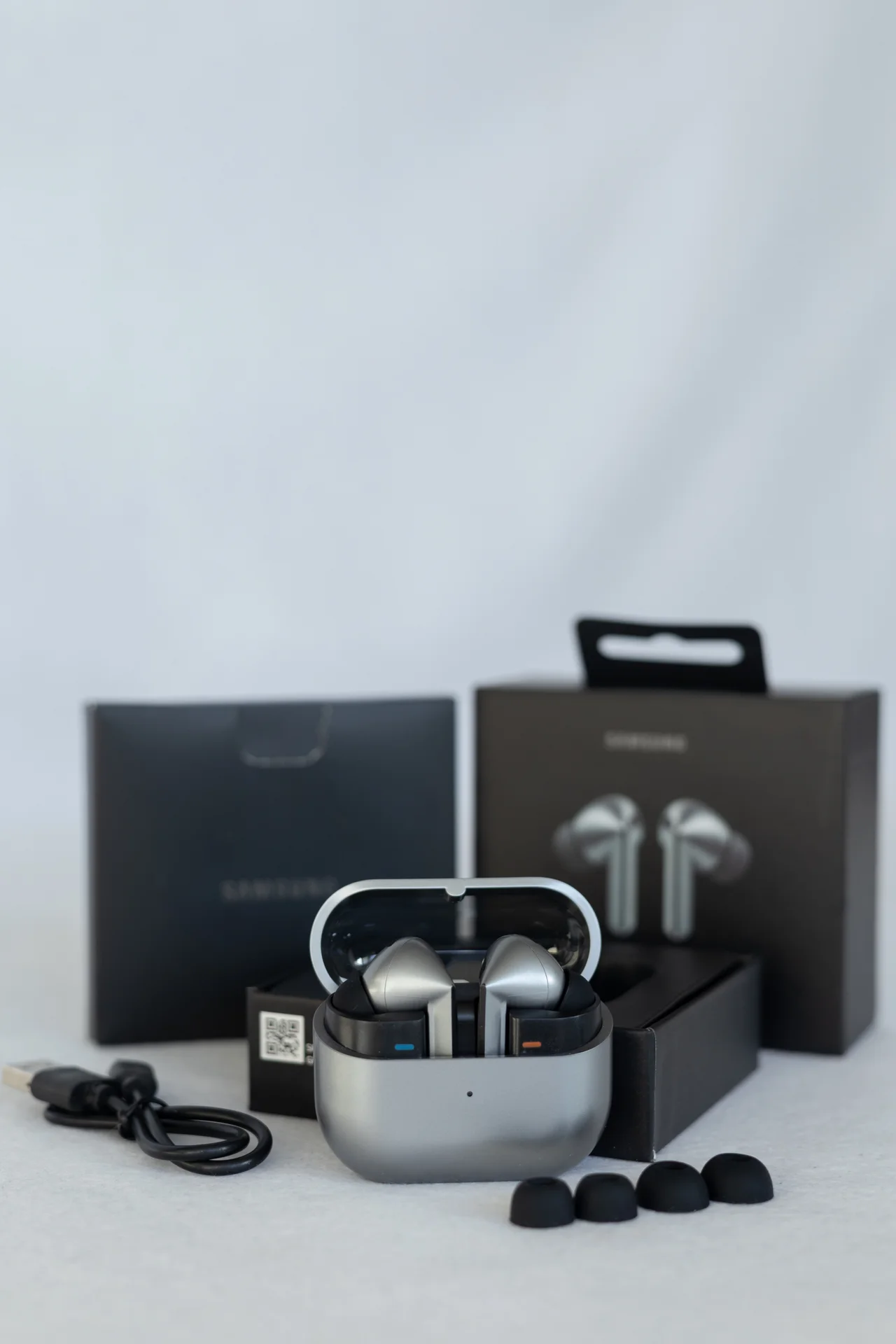 Наушники Samsung Galaxy Buds 3pro - миниатюра 2