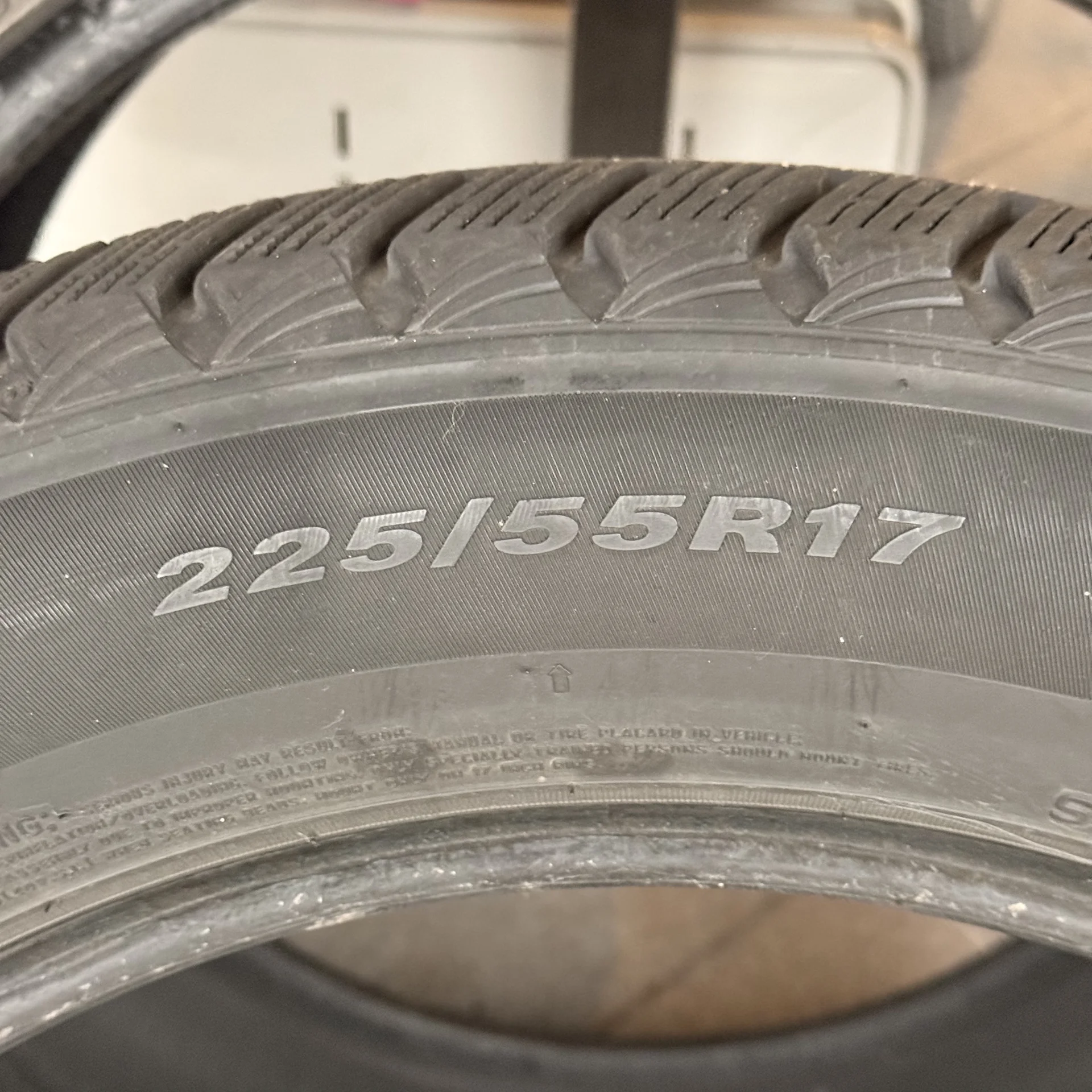 Зимняя резина Roadstone Winguard Ice plus R17 - миниатюра 4