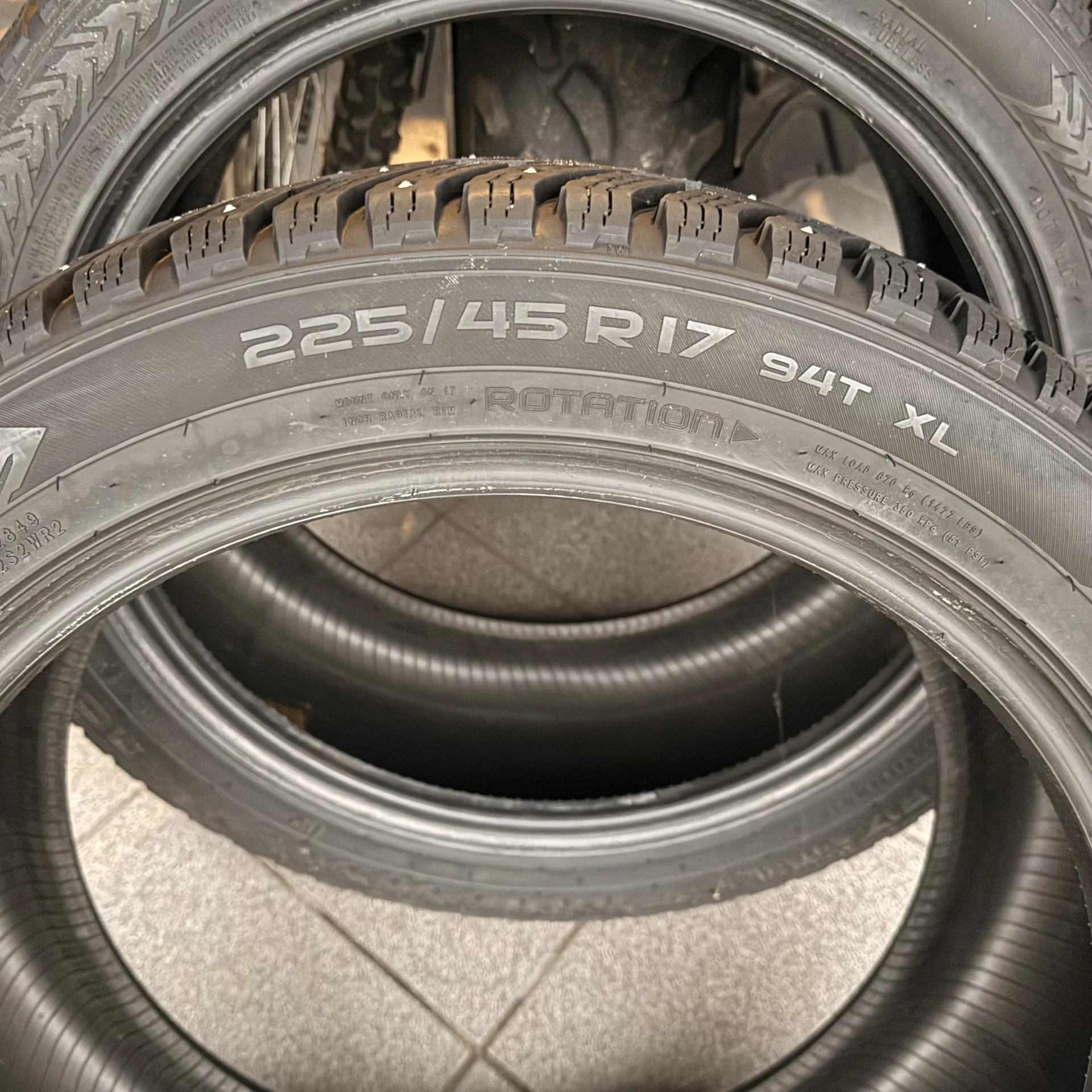 Зимняя резина Nokian Hakkapeliitta 8 R17 - миниатюра 2