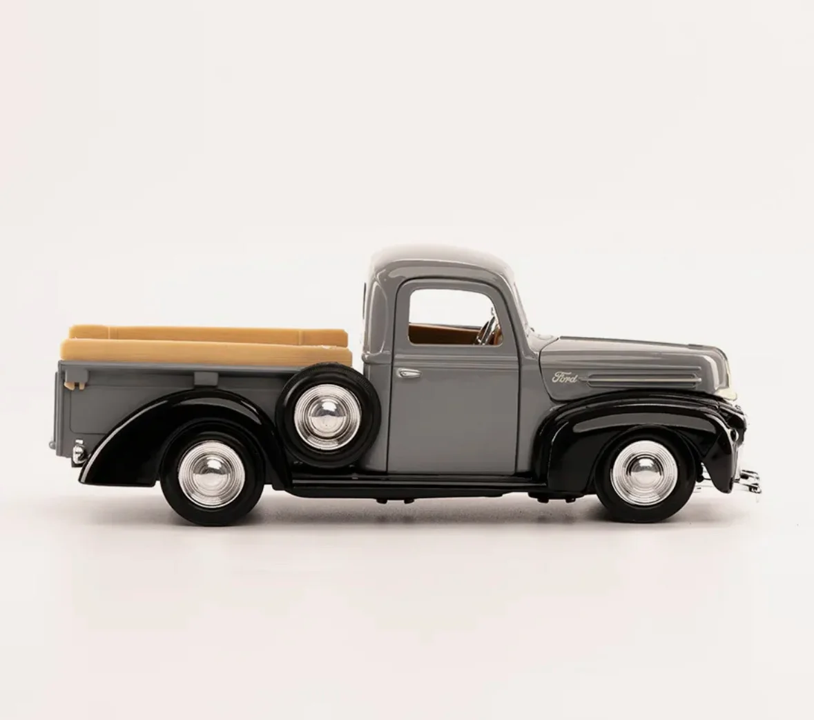 Модель автомобиля 1/24 FORD JAILBAR 1942г. - миниатюра 2