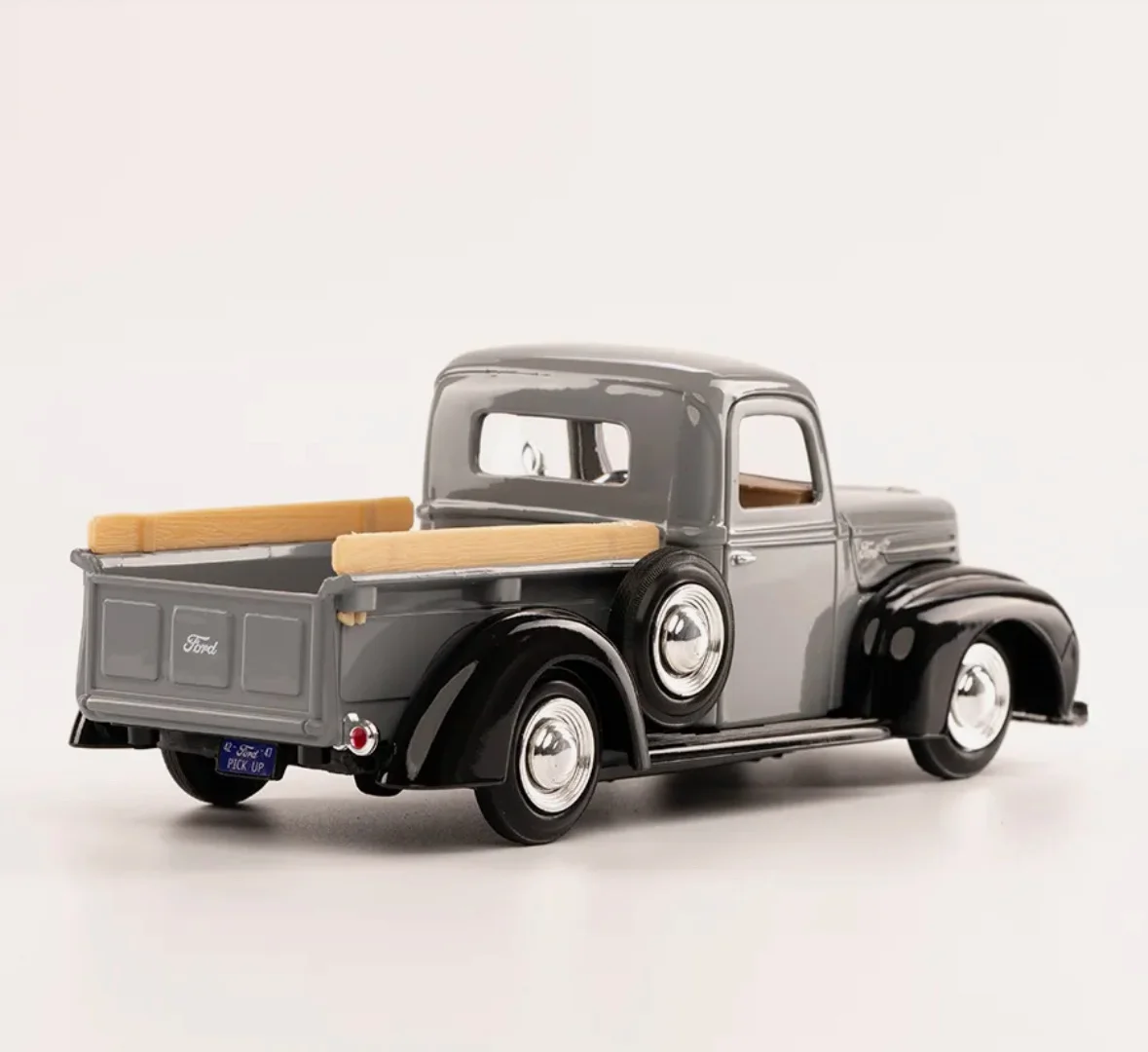 Модель автомобиля 1/24 FORD JAILBAR 1942г. - миниатюра 3
