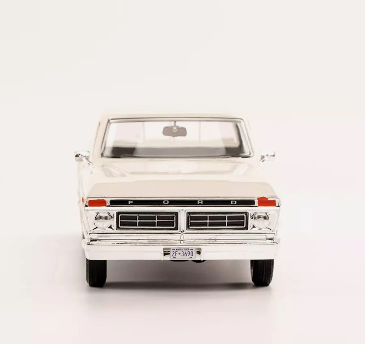 Модель автомобиля 1/24 FORD F150 custom - миниатюра 3