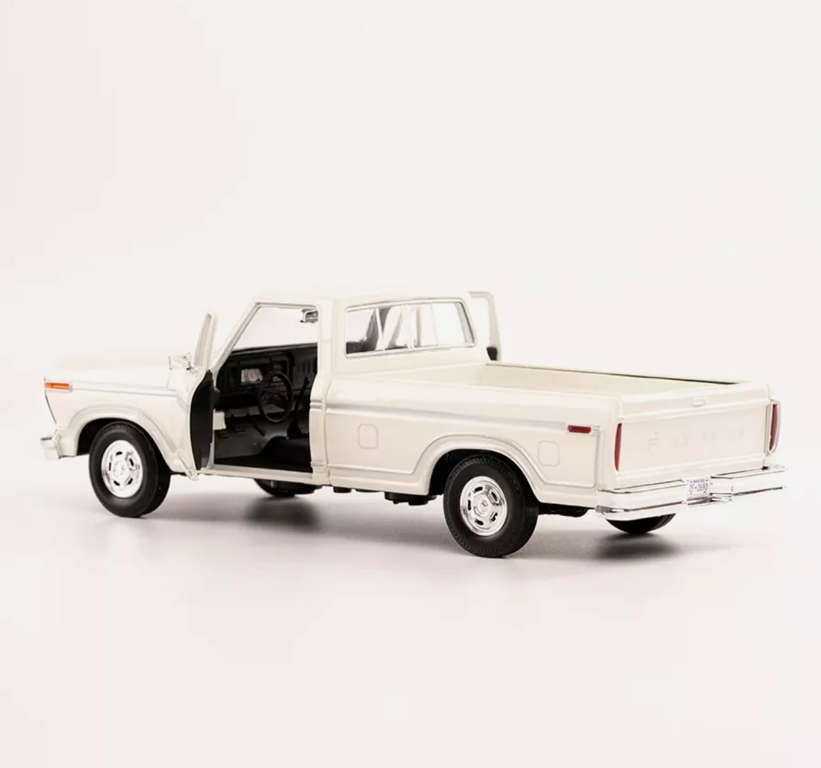 Модель автомобиля 1/24 FORD F150 custom - миниатюра 6