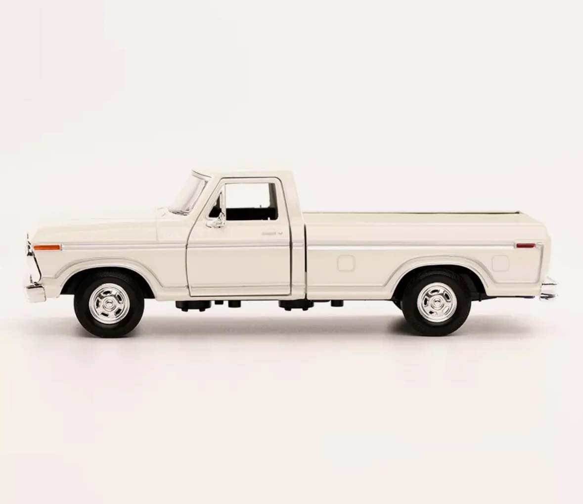 Модель автомобиля 1/24 FORD F150 custom - миниатюра 7