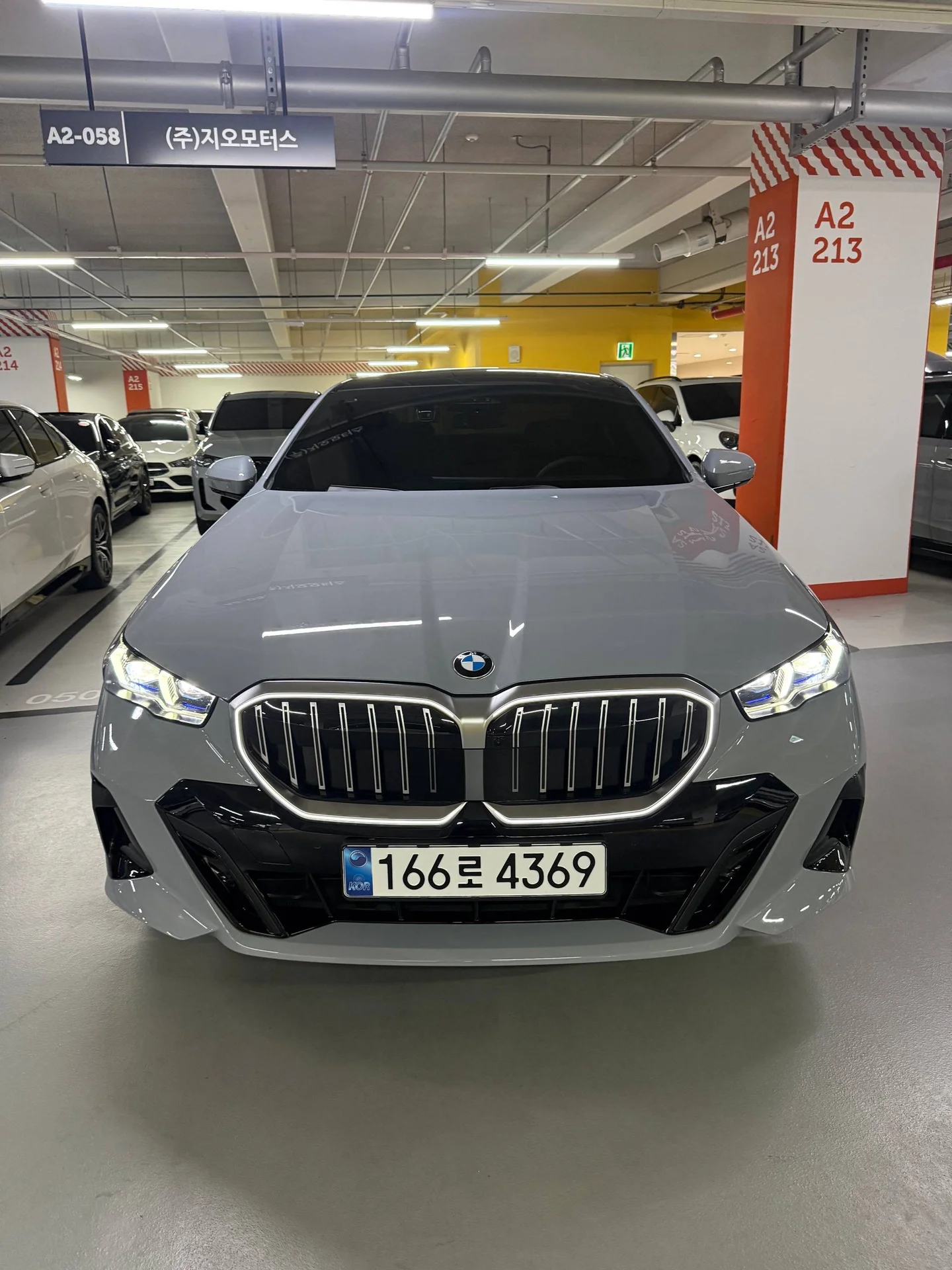 BMW 520i M sport - миниатюра 8