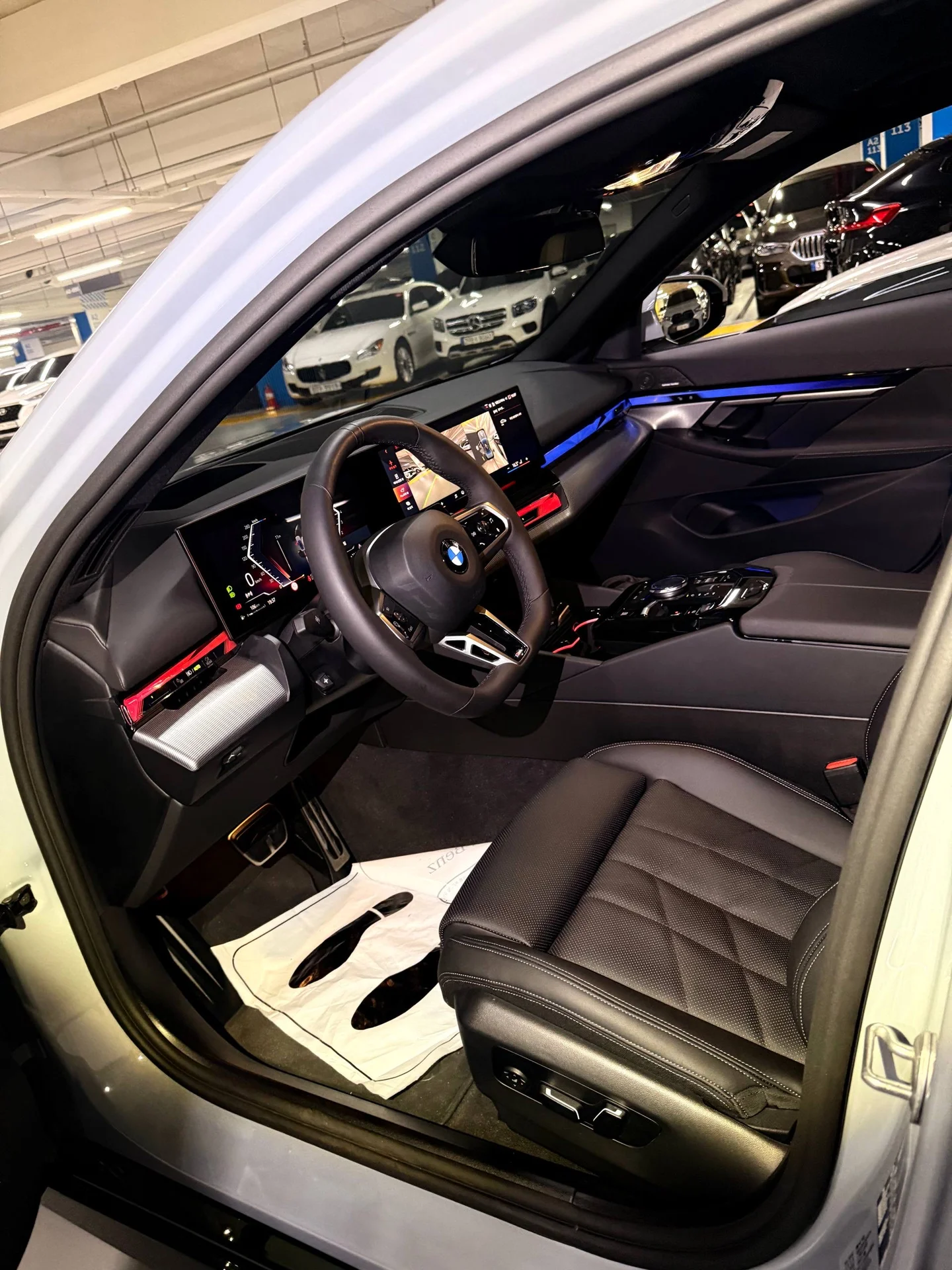 BMW 520i M sport - миниатюра 15