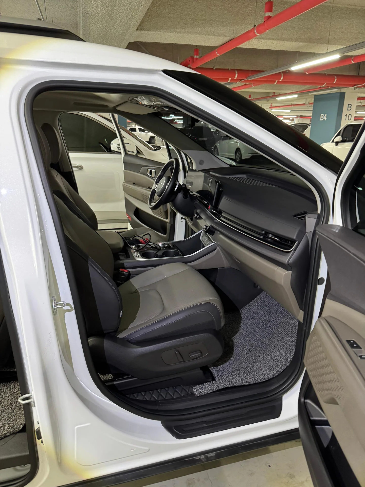 Kia Karnival 2.2d 2024 7 мест, с люками. - миниатюра 5