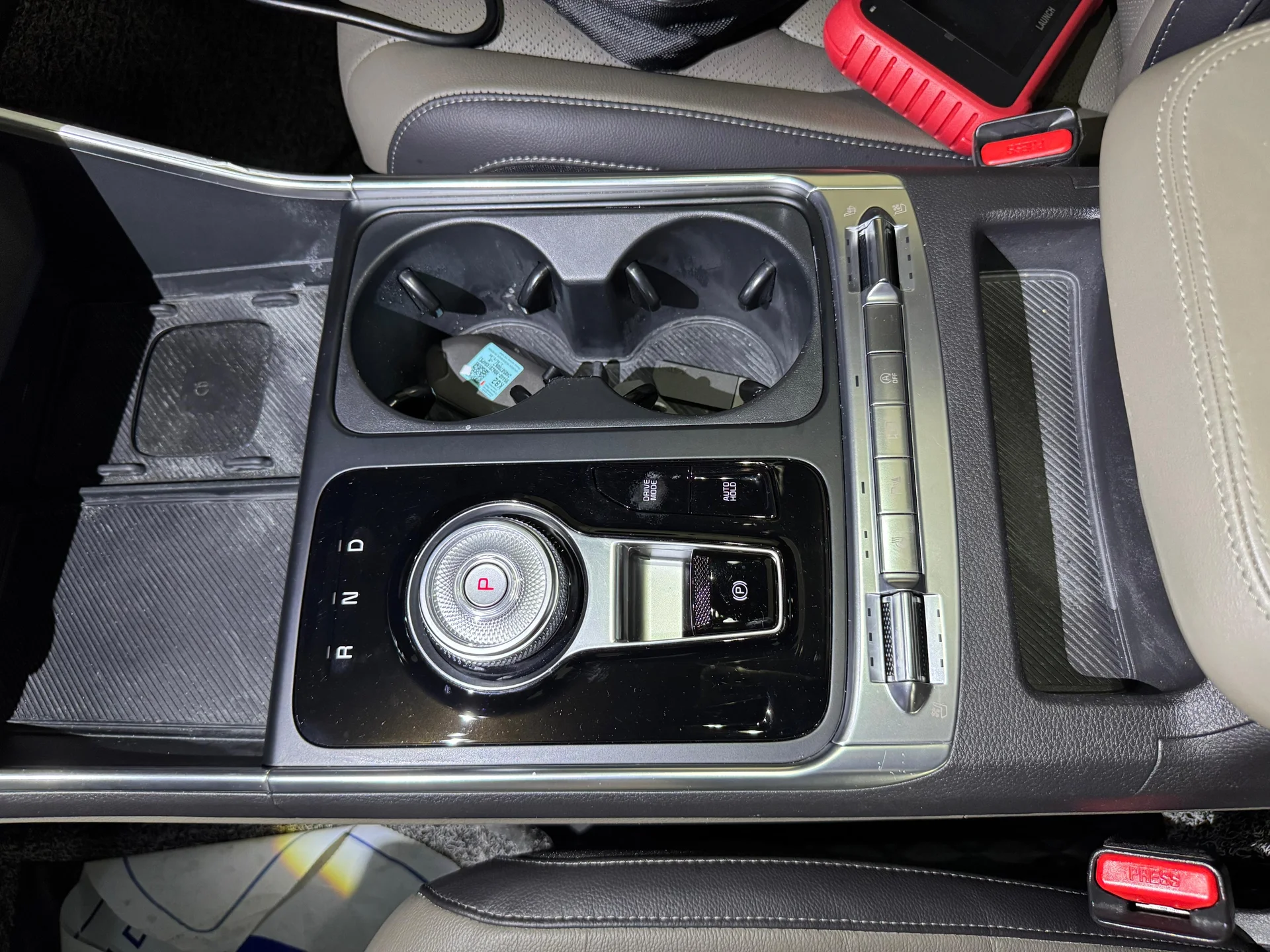 Kia Karnival 2.2d 2024 7 мест, с люками. - миниатюра 12
