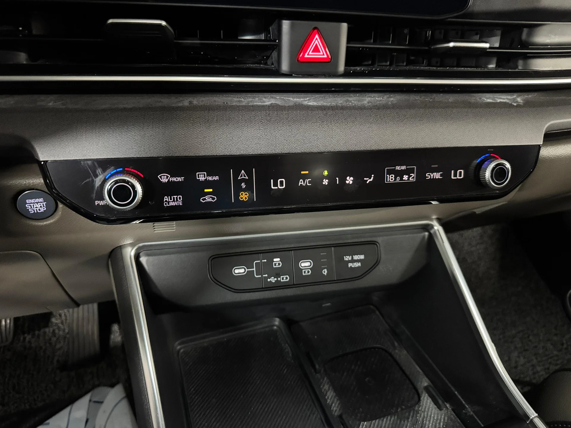 Kia Karnival 2.2d 2024 7 мест, с люками. - миниатюра 27