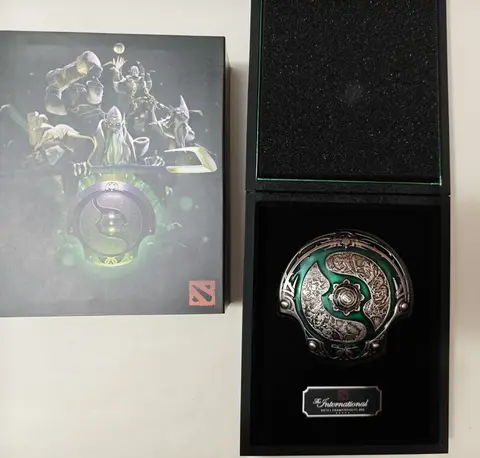 Коллекционный Aegis 2018 Dota 2 Original