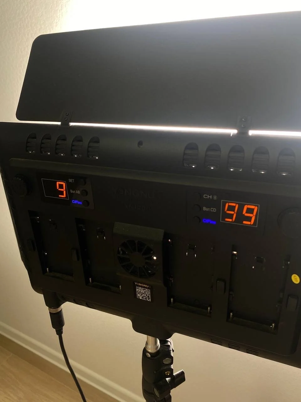 Светодиодный осветитель Yongnuo YN-1200 LED 3200-5500K - миниатюра 2
