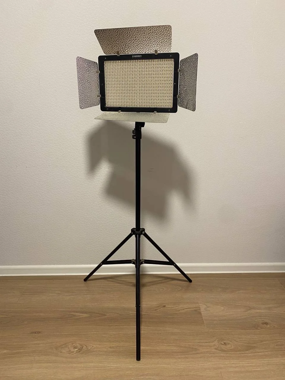 Светодиодный осветитель Yongnuo YN-1200 LED 3200-5500K - миниатюра 4