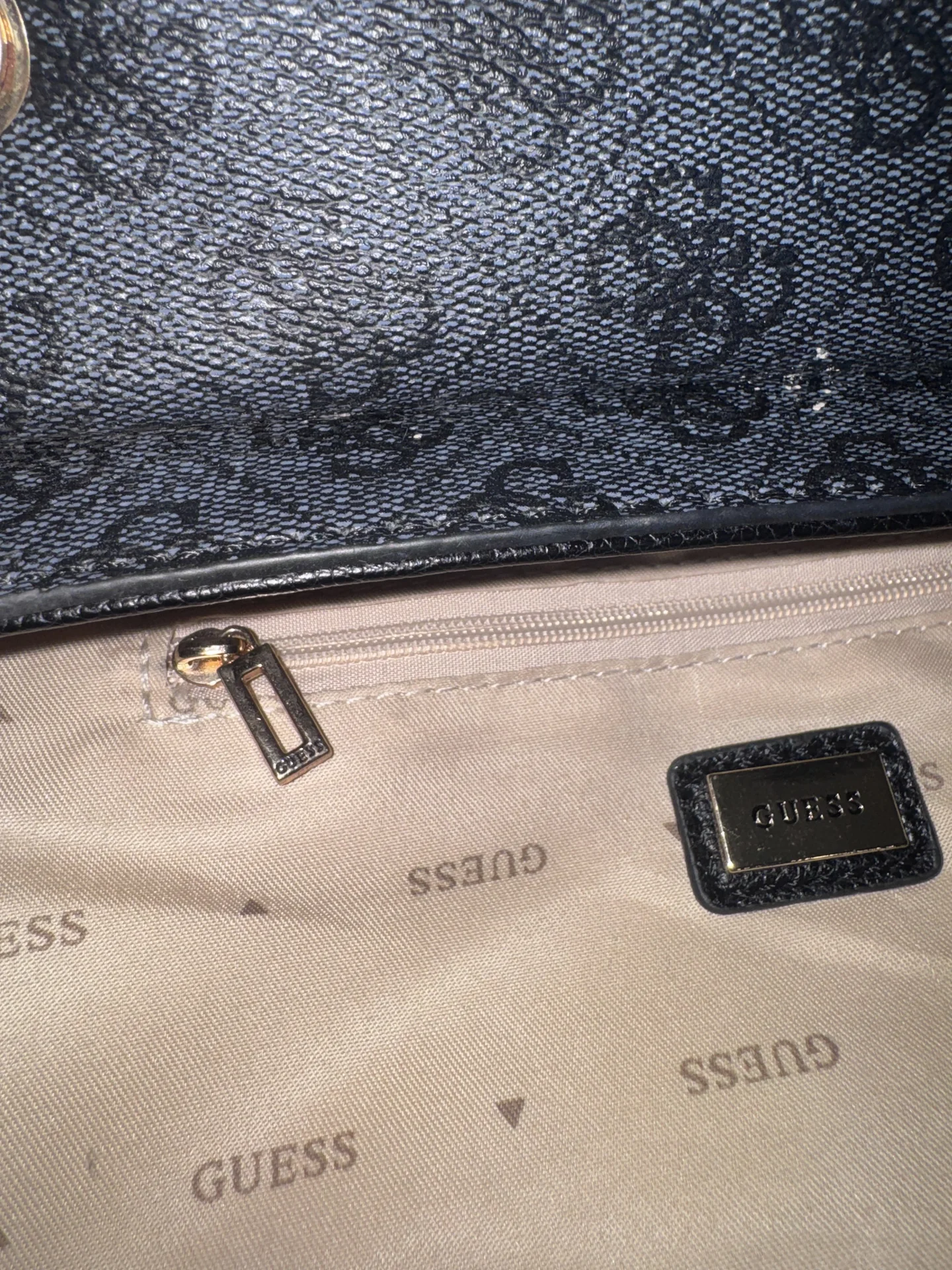 Сумка Guess кросс-боди на цепочке - миниатюра 6