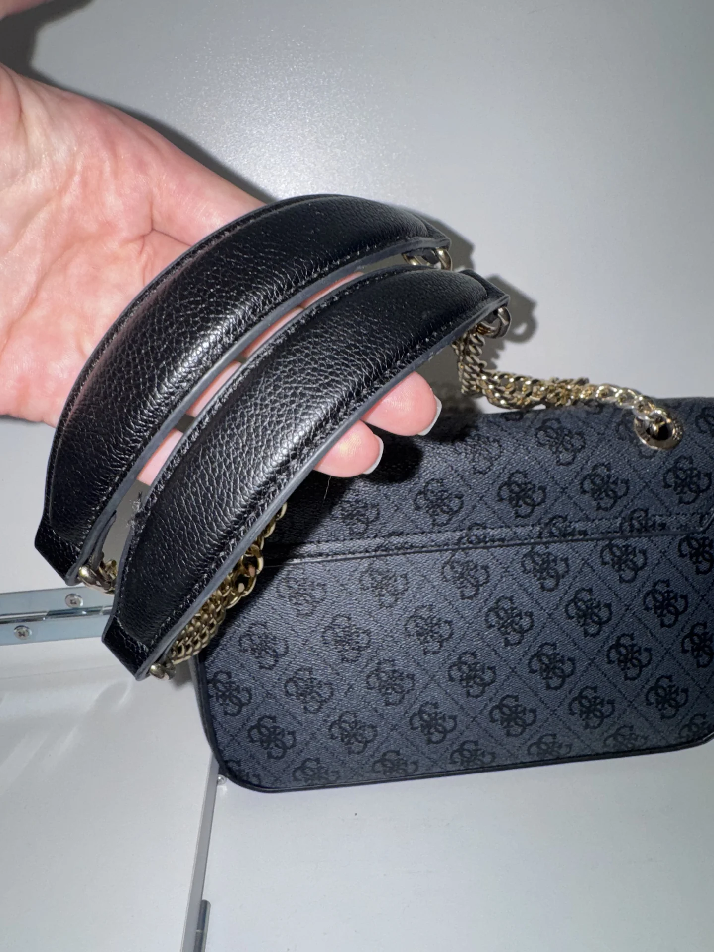 Сумка Guess кросс-боди на цепочке - миниатюра 9