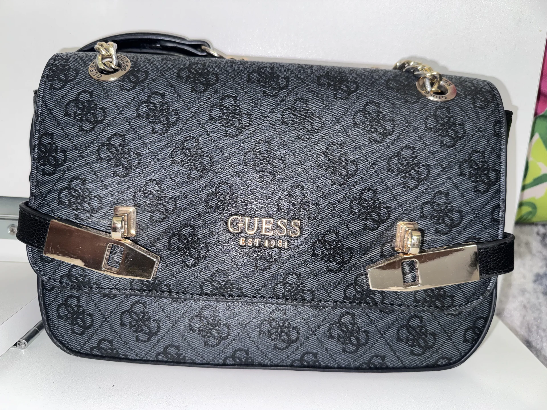 Сумка Guess кросс-боди на цепочке - миниатюра 11