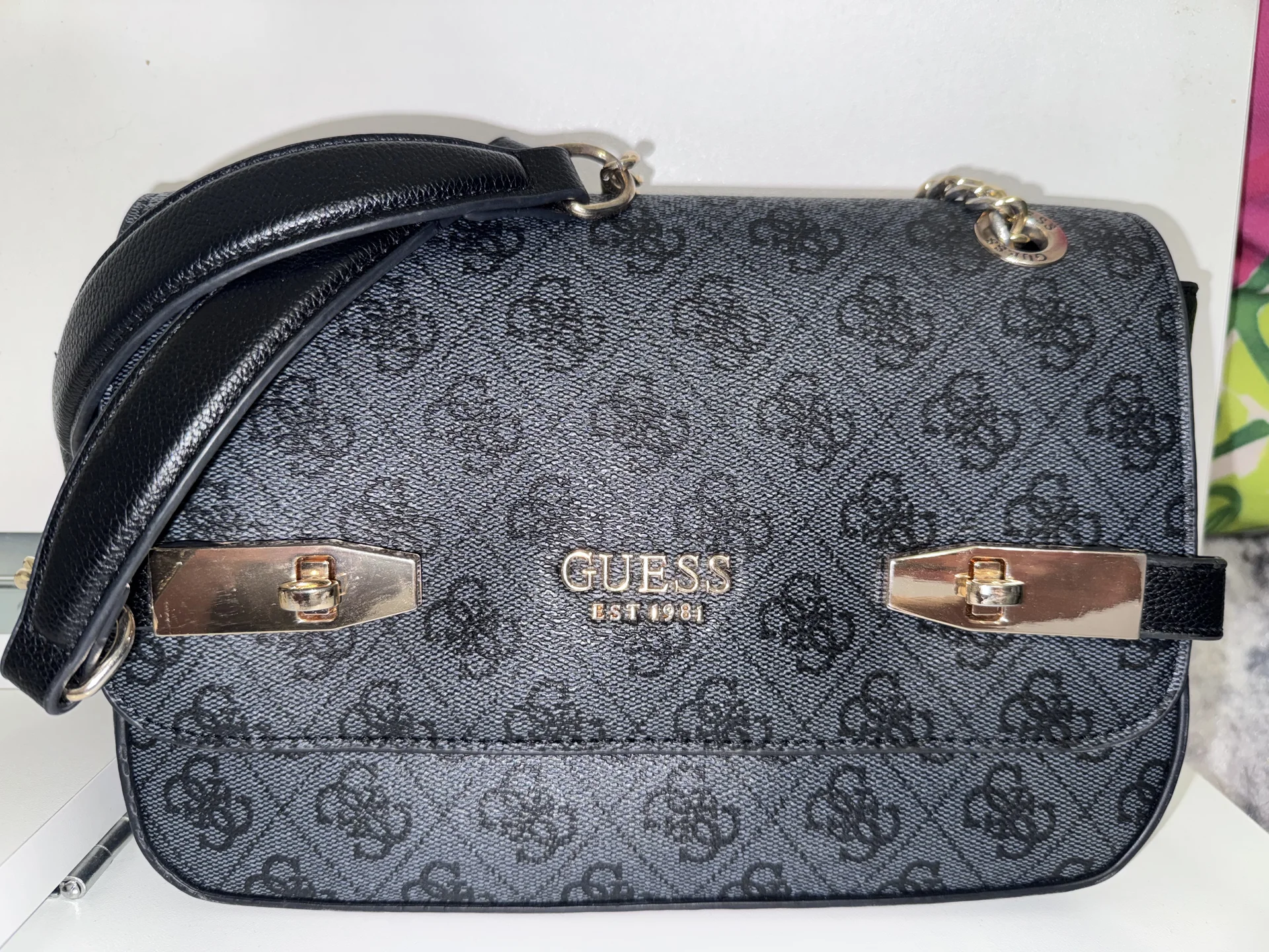 Сумка Guess кросс-боди на цепочке - миниатюра 12