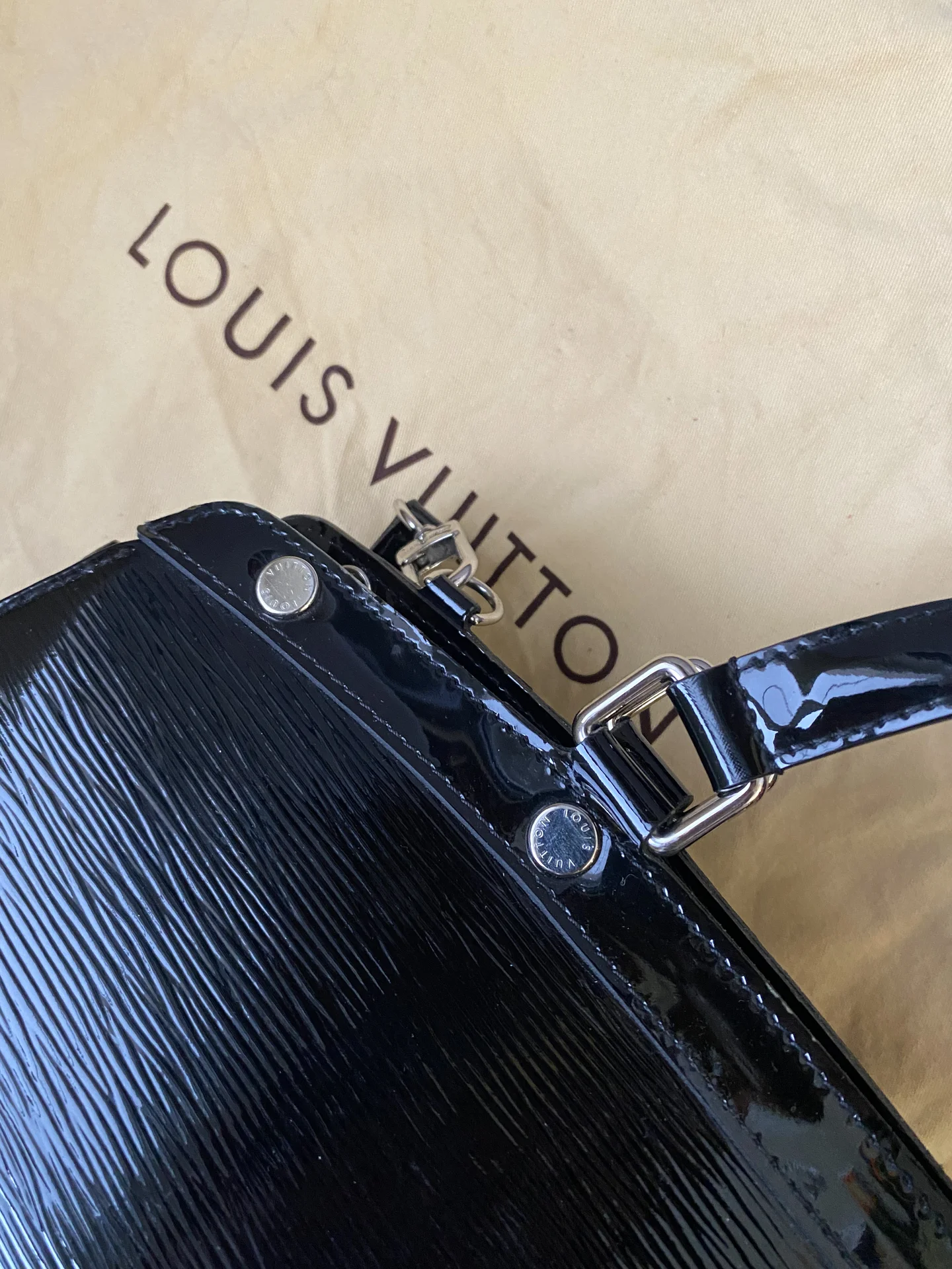 Сумка Louis Vuitton Brea MM оригинал - миниатюра 7