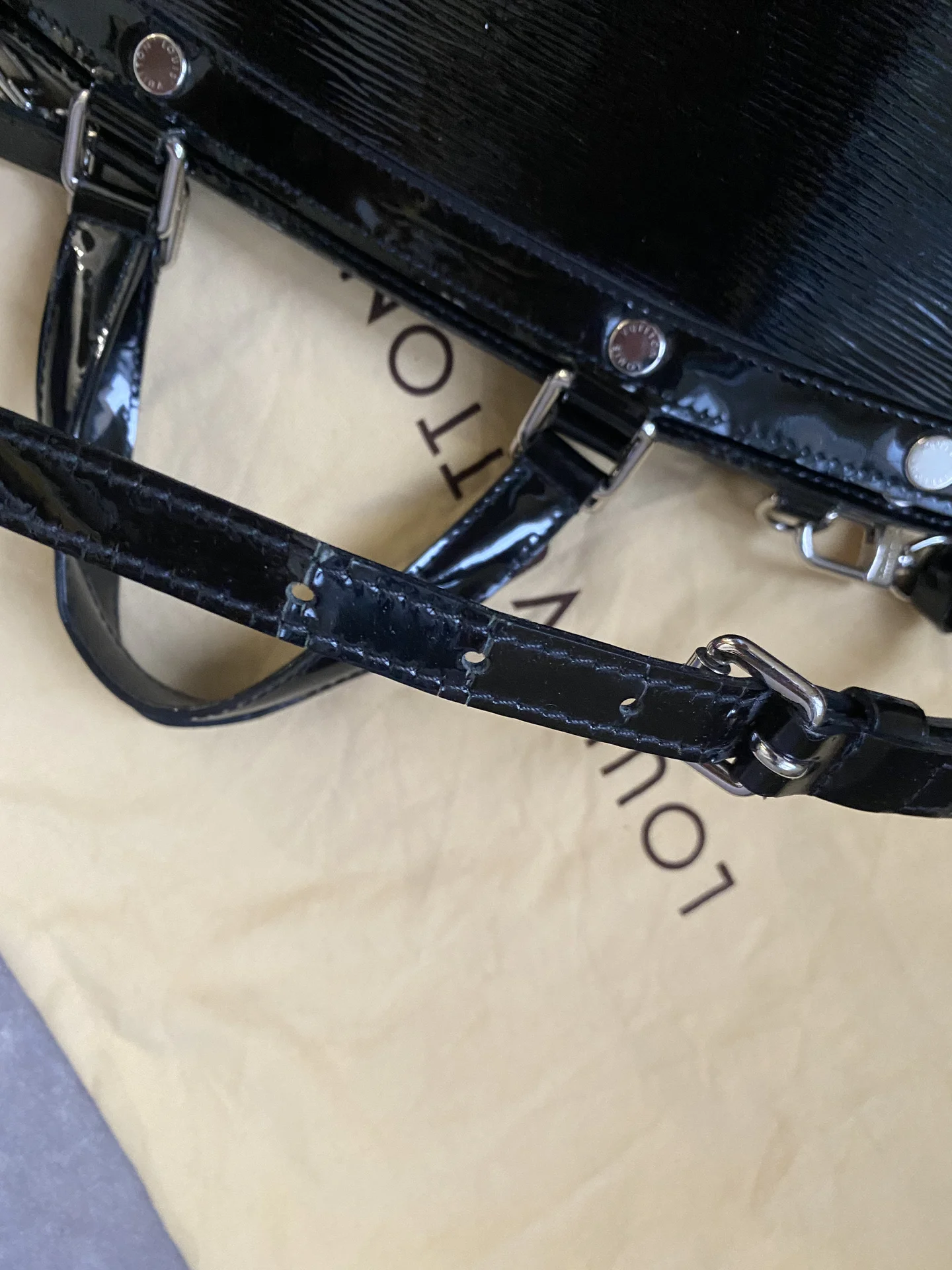 Сумка Louis Vuitton Brea MM оригинал - миниатюра 8