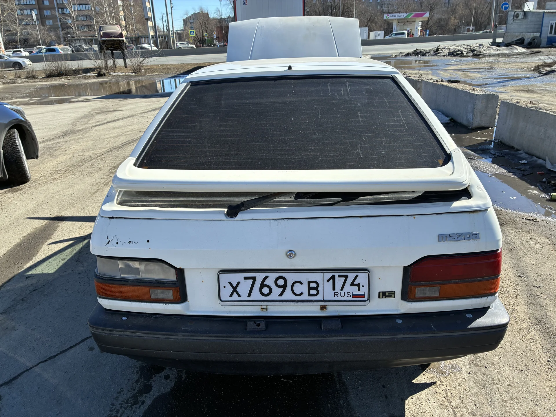 Автомобиль Mazda family - изображение 1