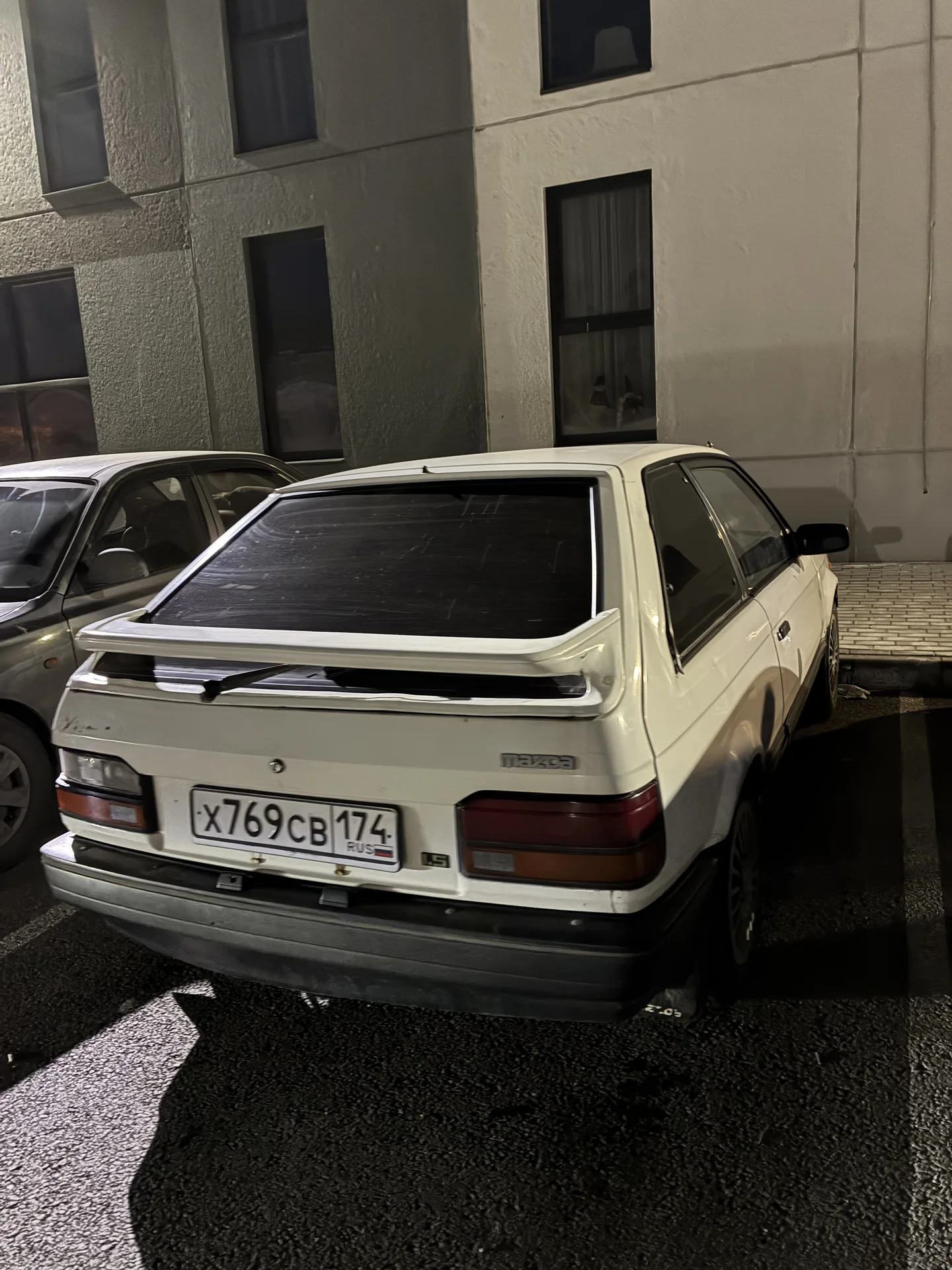 Автомобиль Mazda family - миниатюра 3
