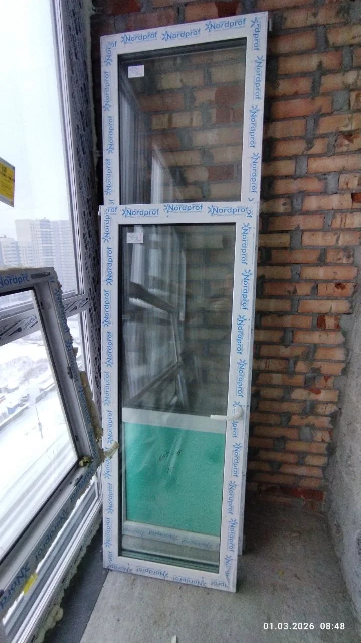 Балконная дверь с окном бу - изображение 1