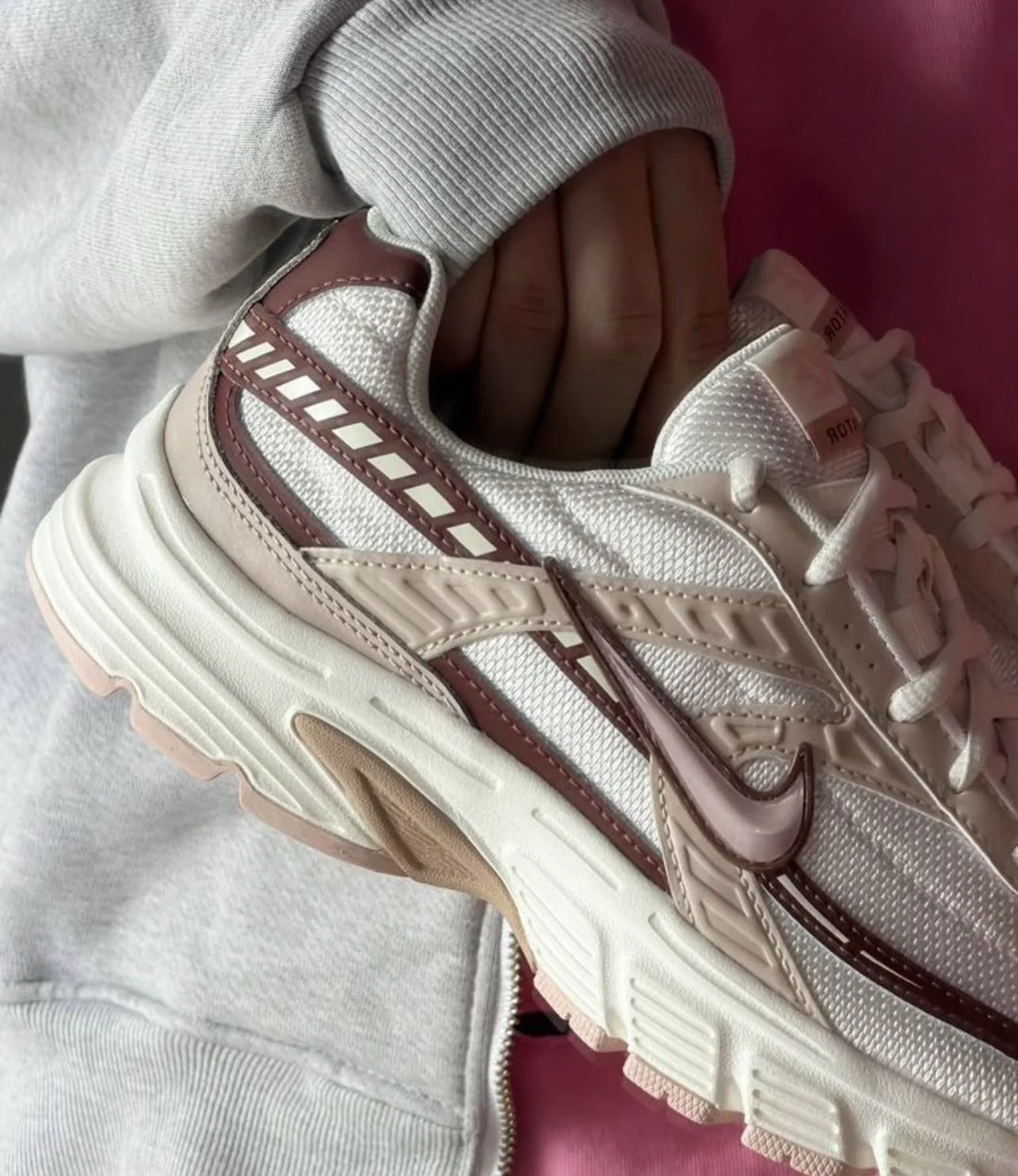 Кроссовки Nike женские - миниатюра 2