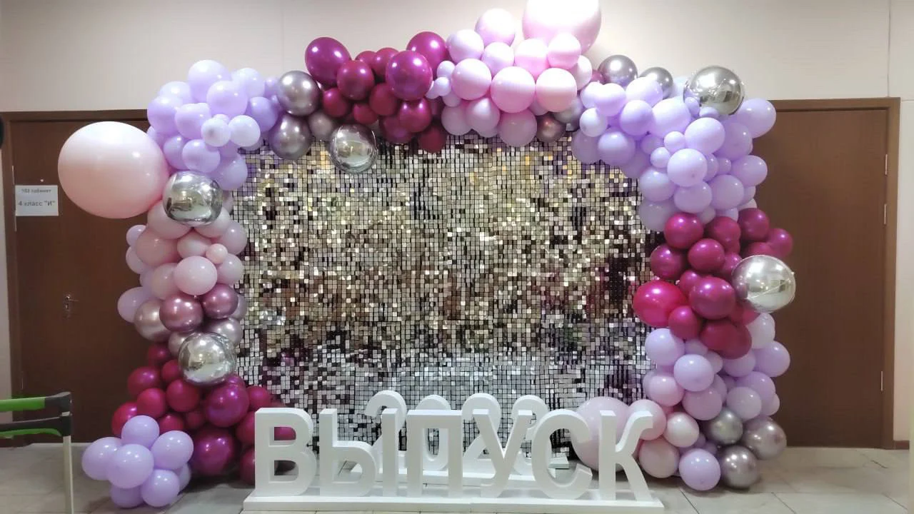 Фотозона на выпускной из пайеток / воздушных шаров - миниатюра 3