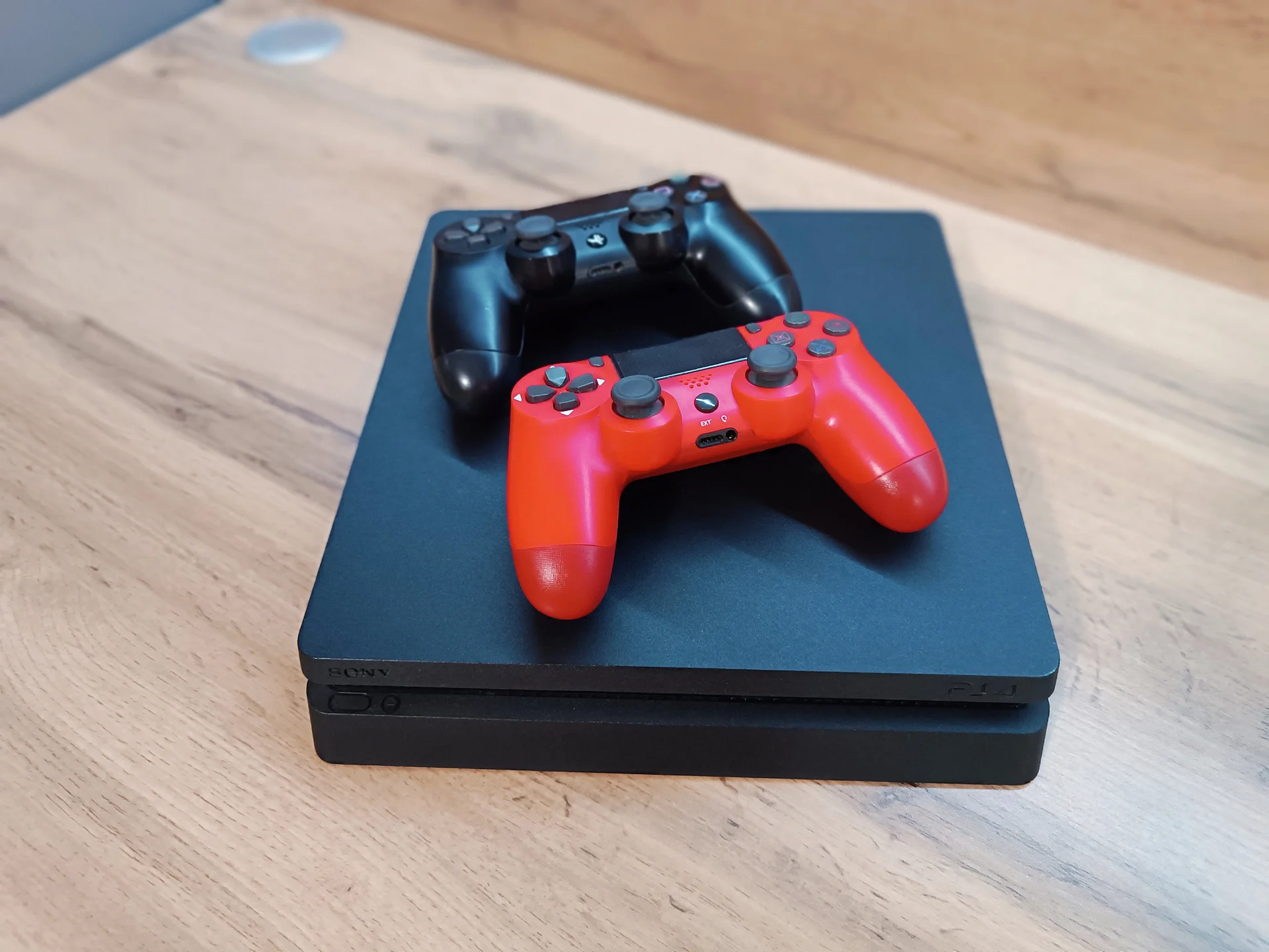 Продам  PlayStation 4 Slim 1 tb - миниатюра 2
