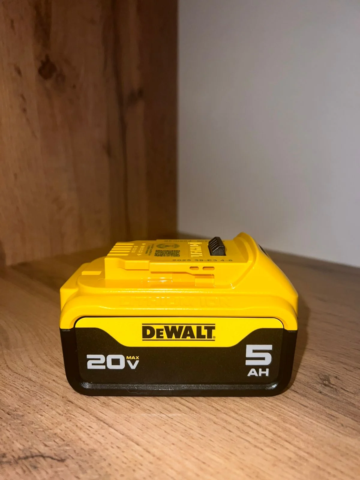 Аккумулятор DEWALT dcb205 ( dcb184 ) - миниатюра 2