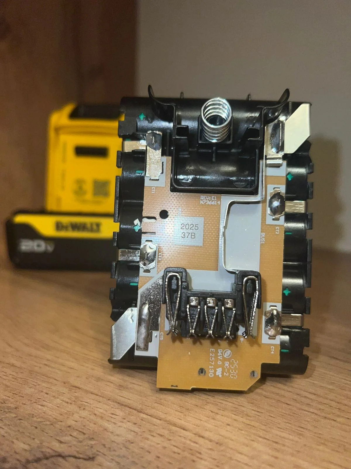 Аккумулятор DEWALT dcb205 ( dcb184 ) - миниатюра 3