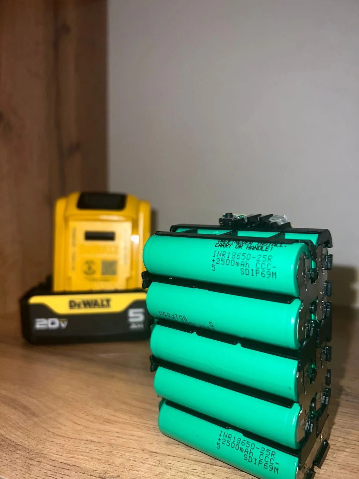Аккумулятор DEWALT dcb205 ( dcb184 ) - миниатюра 4