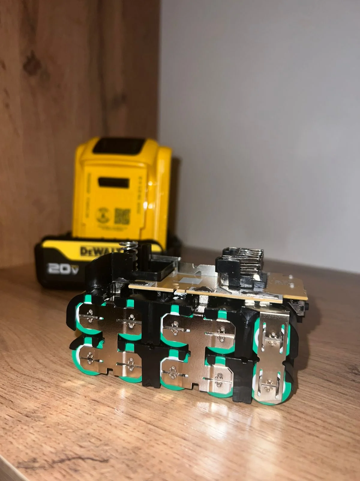 Аккумулятор DEWALT dcb205 ( dcb184 ) - миниатюра 5