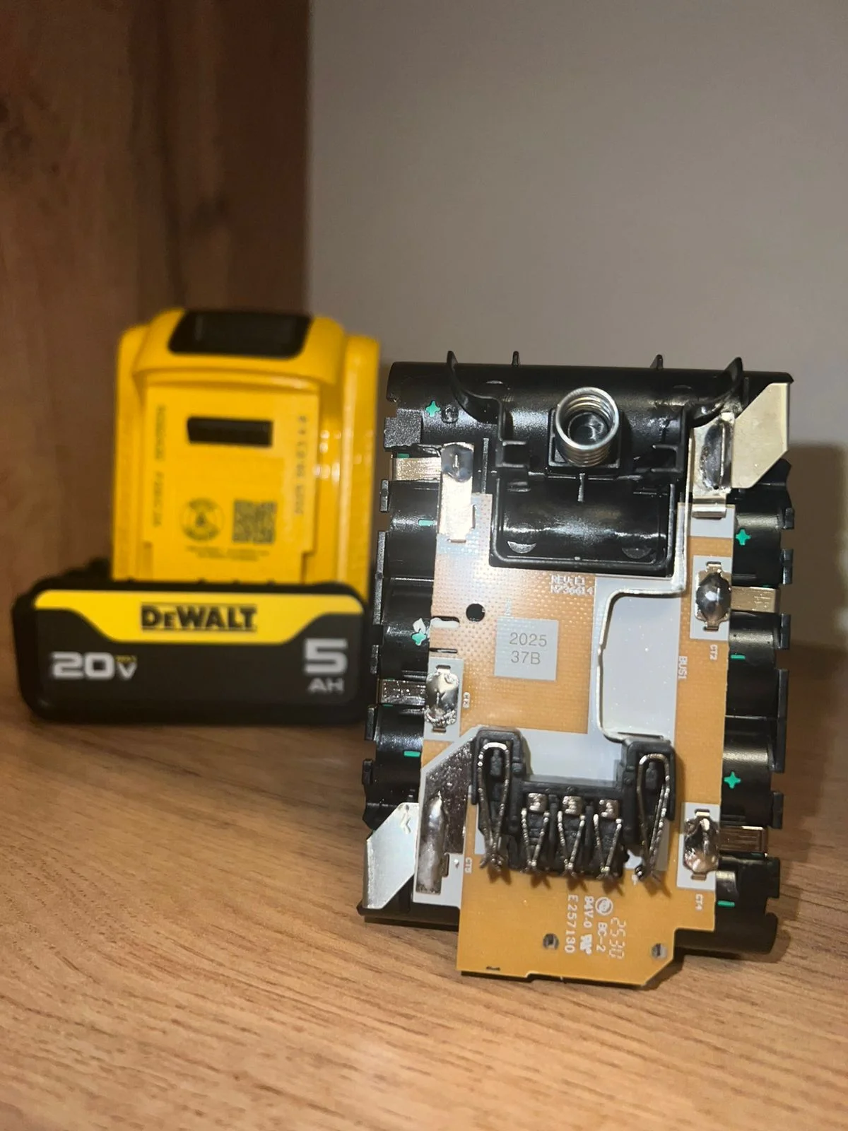 Аккумулятор DEWALT dcb205 ( dcb184 ) - миниатюра 6