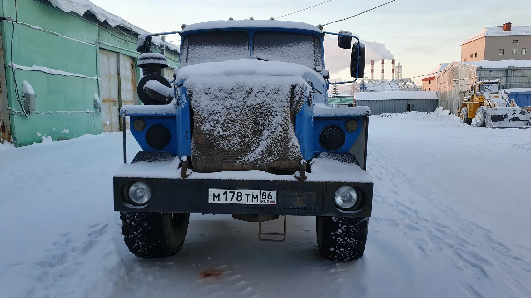 Продам: с/т Урал + п/прицеп НЕФАЗ-93341 длина-14,5м. + трал ЧМЗАП-93853, 2013г.в. ОТС! - миниатюра 2