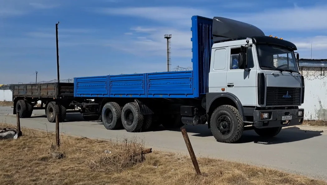 Продам: МАЗ-6303 бортовой, дв.ЯМЗ-238турбо + Прицеп СЗАП-8357. Состояние Отличное !!!