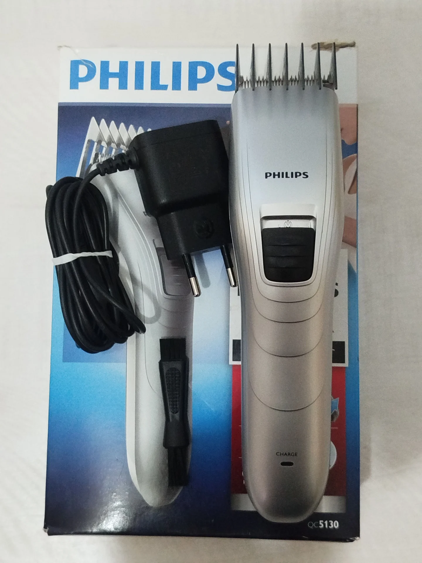 Аккумуляторная машинка для стрижки Philips - миниатюра 2