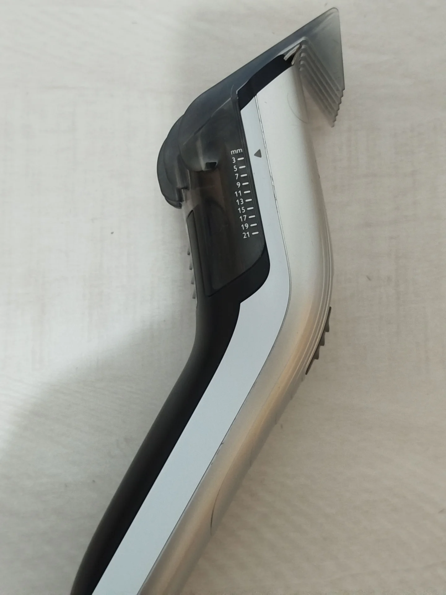 Аккумуляторная машинка для стрижки Philips - миниатюра 5