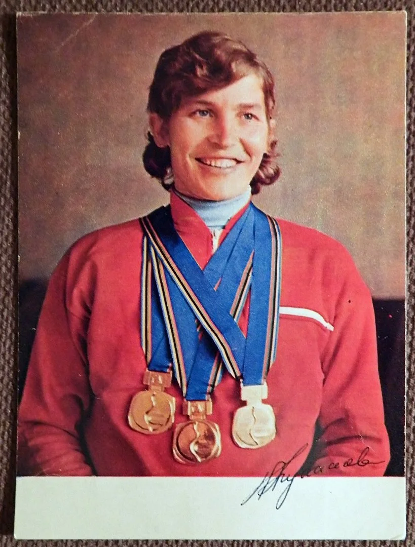 Открытка. Галина Кулакова. Чемпионка СССР по лыжам. 1972 год - изображение 1