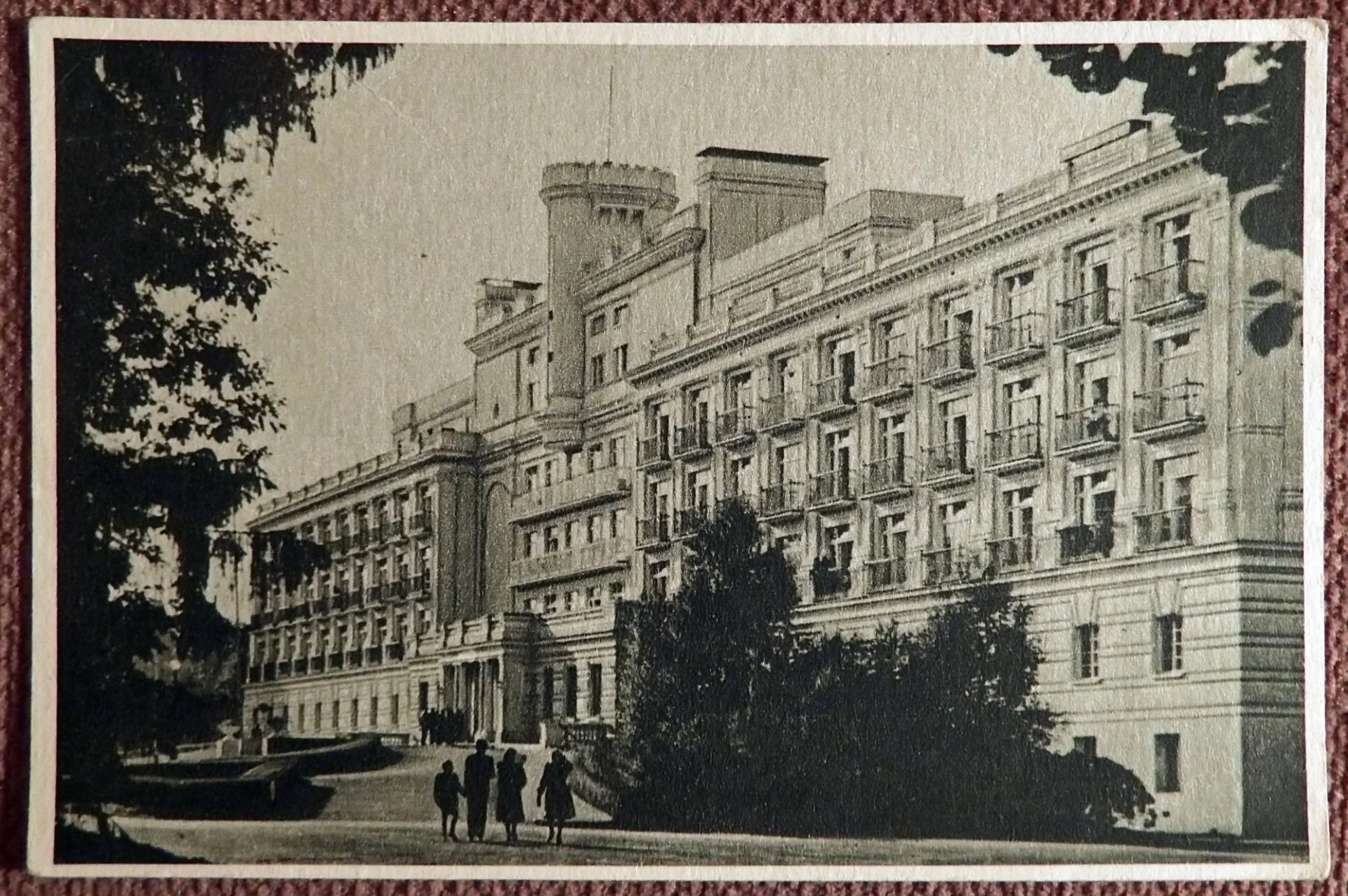 Открытка. Кемери. Юрмала. Главное здание санатория. Латвия. 1940-50-е годы - миниатюра 3