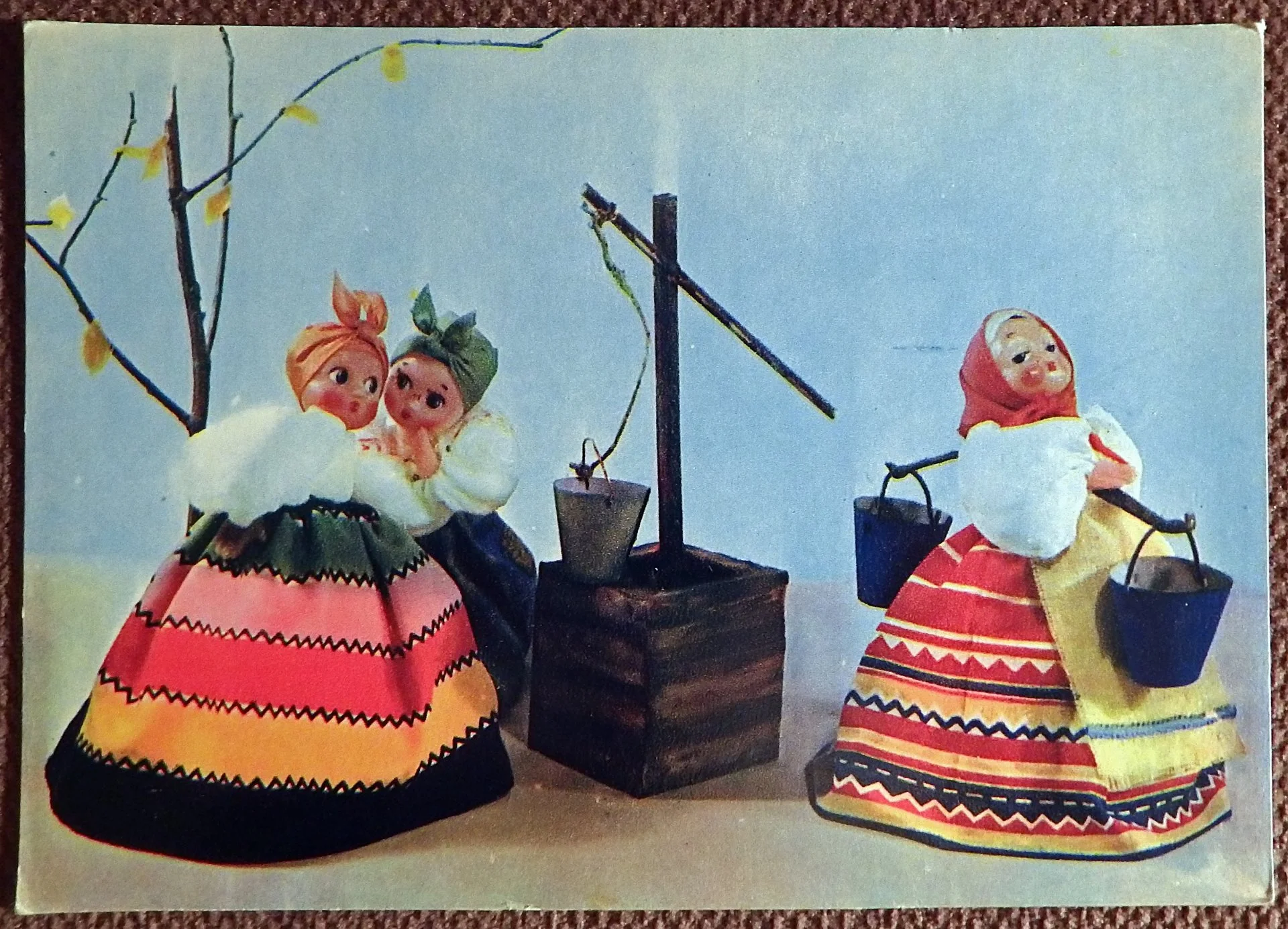 Открытка. Аскинази. Сцена у колодца. Куклы. 1968 год - изображение 1