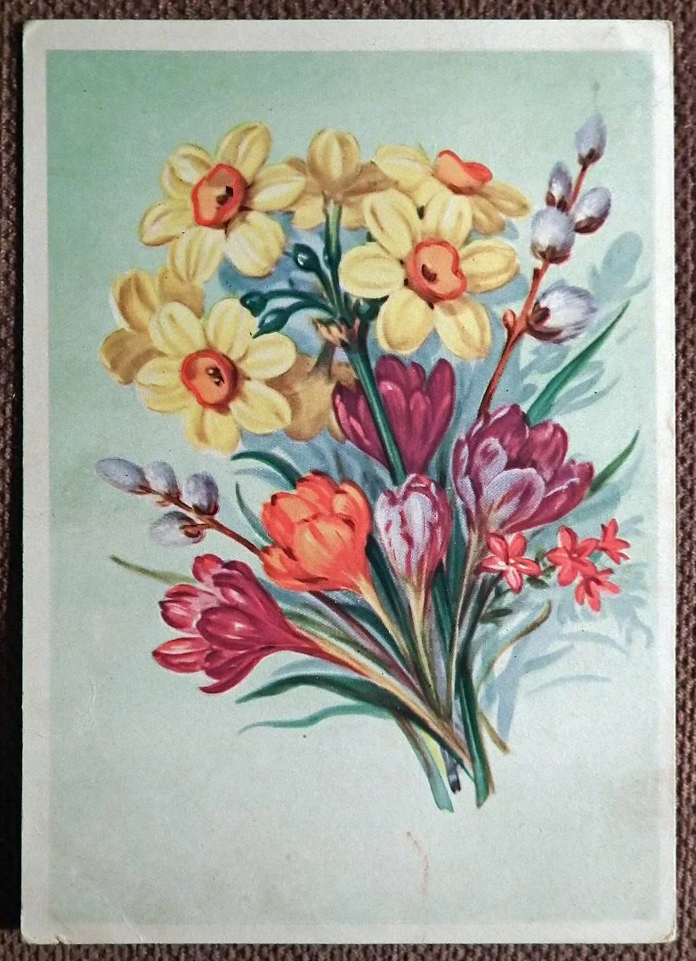 Открытка. Весенний букет. Нарциссы. Крокусы. Цветы. ГДР. 1950-е годы - изображение 1