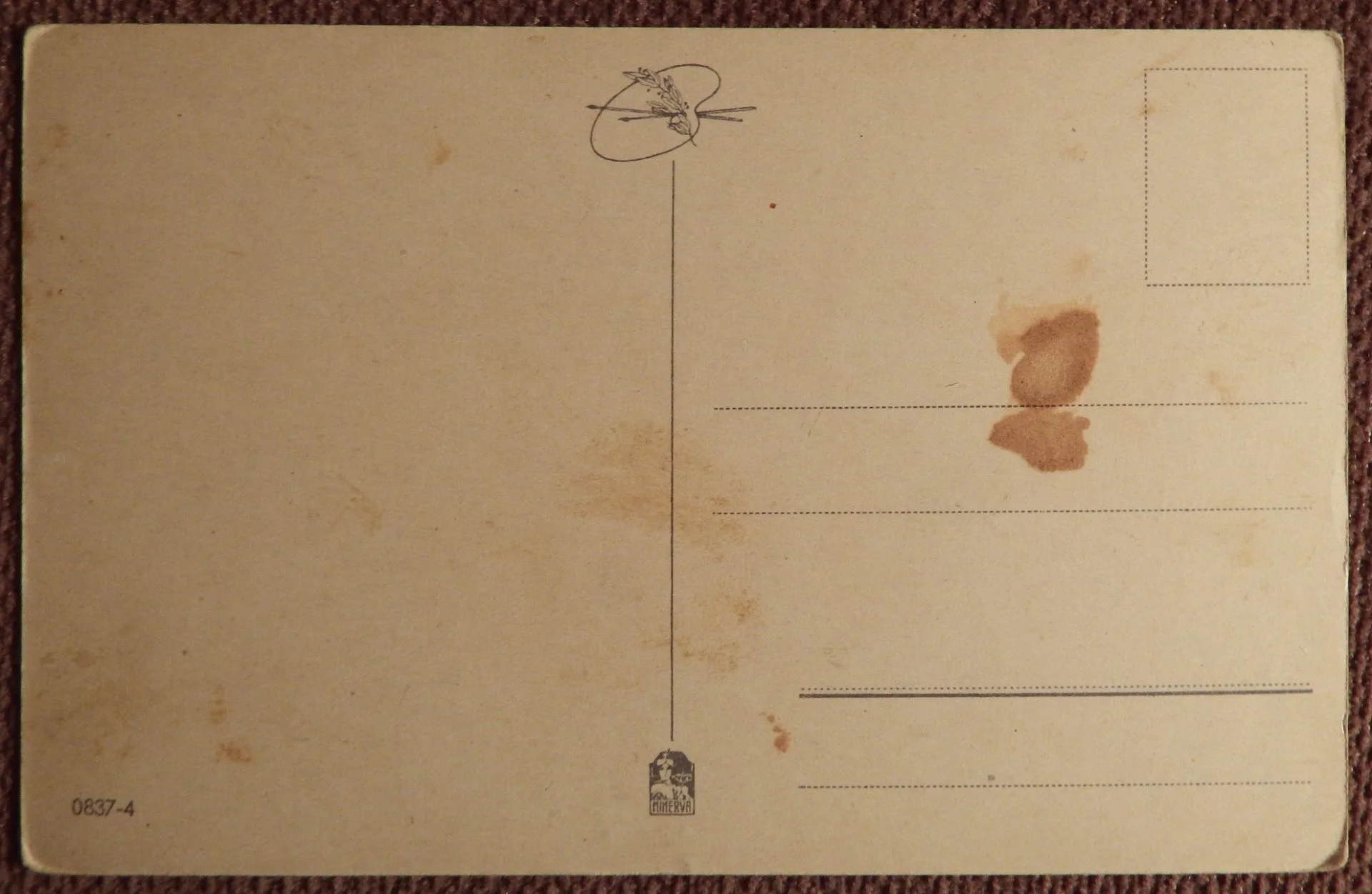 Открытка. Девочка с букетом. 1940-е годы - миниатюра 2