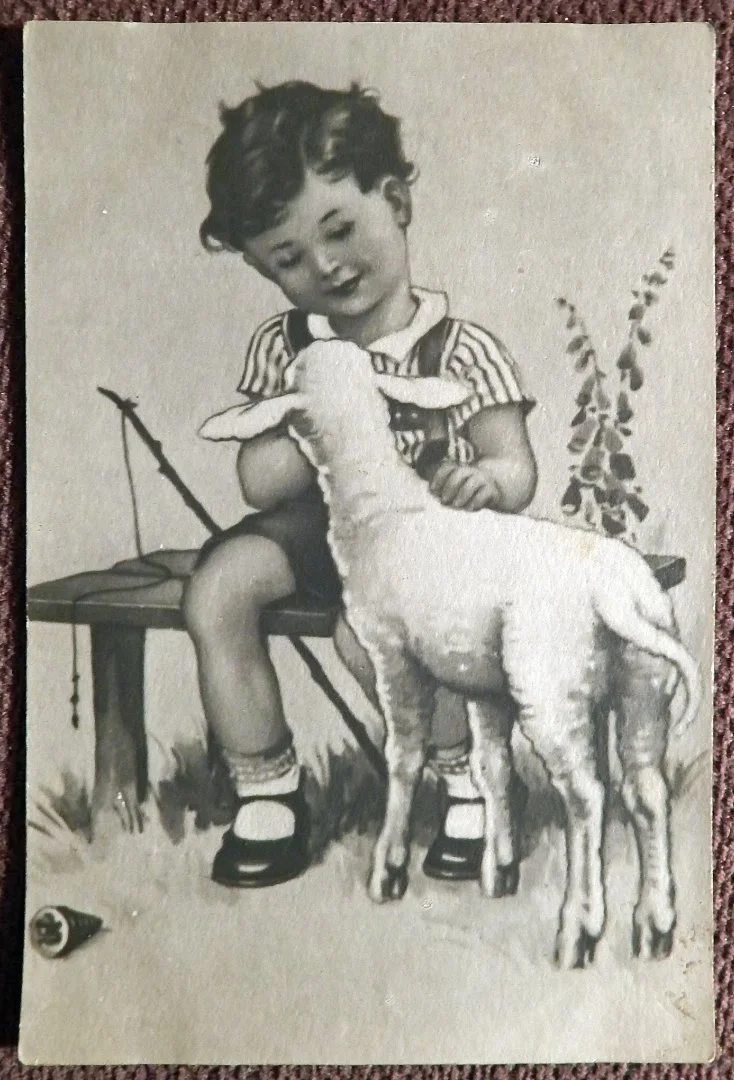 Открытка. Мальчик с барашком. 1930-е годы. Дети - изображение 1
