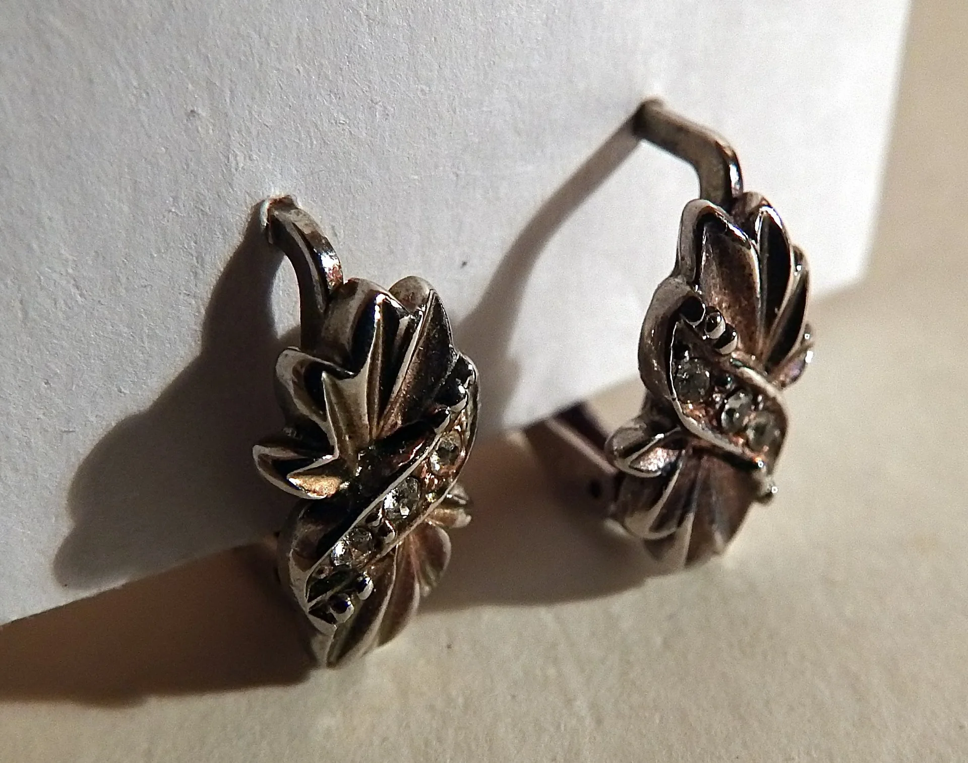 Серьги Abella. Белый металл. Стразы белое стекло - изображение 1