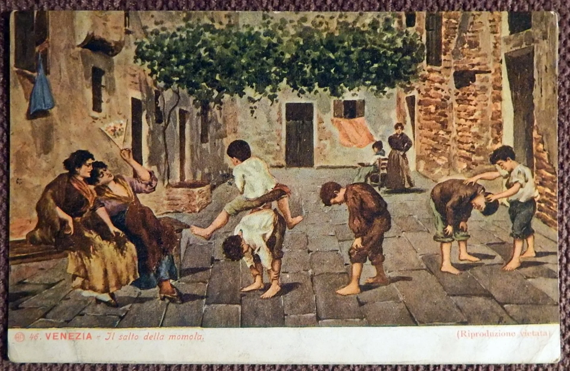 Антикварная открытка. Венеция. Игра в салки. Дети. Девушки - изображение 1