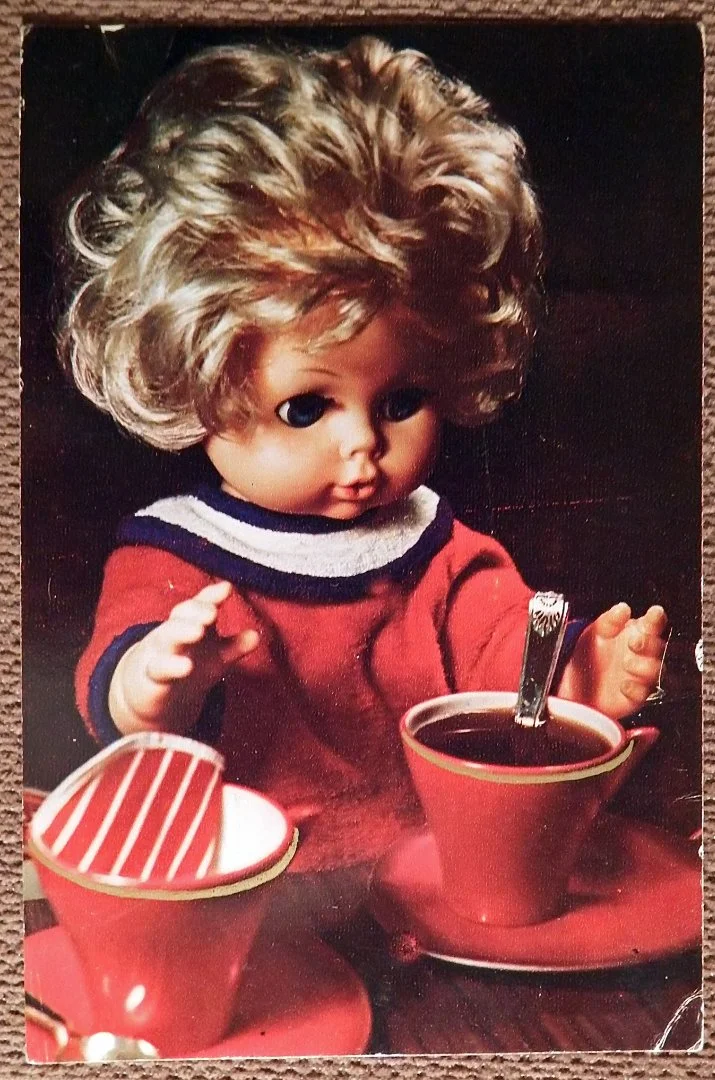 Открытка. Без чаю я скучаю. Кукла. 1971 год - изображение 1