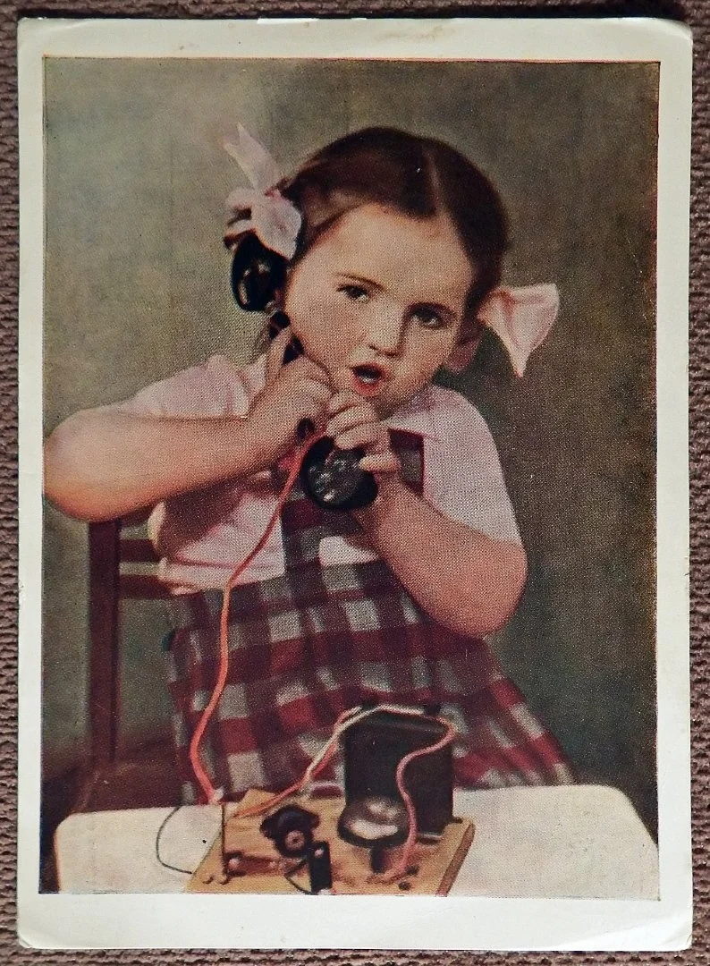 Открытка. Разговор со старшим братом. Девочка. Дети. 1956 год