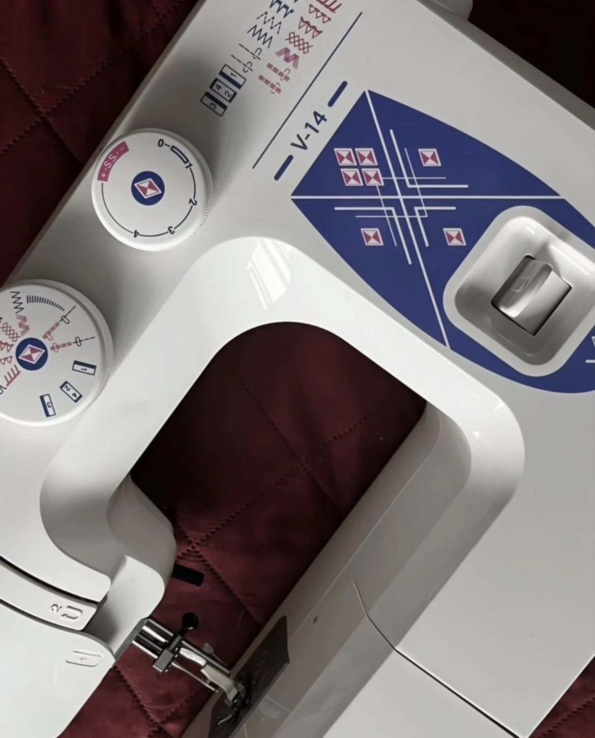 Швейная машинка Janome escape v-14 - миниатюра 2